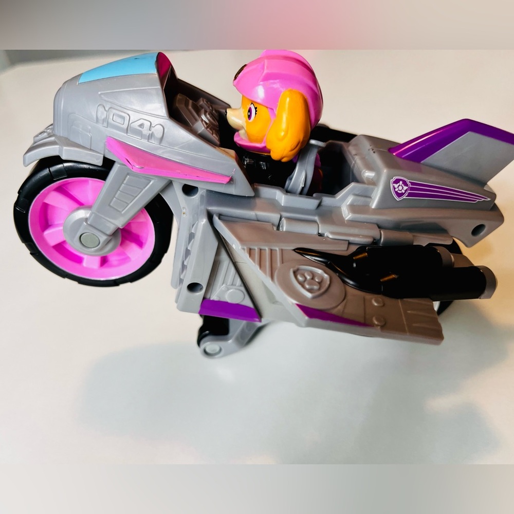 Paw Patrol Skye’s Deluxe Pull Back Motorcycle Vehicle
